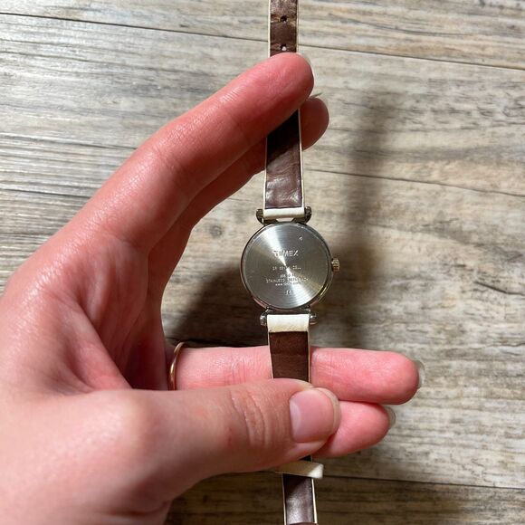 Vintage Watch Timex Leather Strap White Small Round Antique Women's - Picture 6 of 7